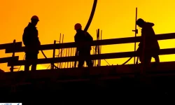 اعتراض مقابل ریاست جمهوری؛ پیمانکاران باید بروند!