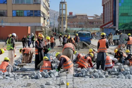 بازار کار ایران زیر فشار | اشتغال اتباع فقط با تأیید وزارت کار!