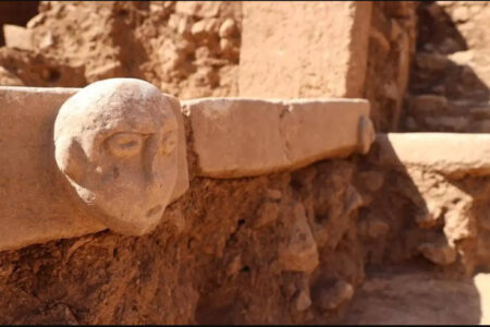 کشف نقش‌برجسته‌های چهره انسانی ۱۰ هزار ساله در «سفرتپه» ترکیه