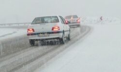 بارش برف و باران در محورهای ۱۰ استان کشور / ورودی‌های تهران قفل شد