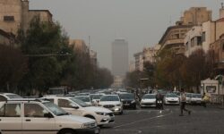 شاخص آلودگی هوای تهران امروز جمعه ۲۱ آذر ۱۴۰۴/ هوای تهران کمی نفس کشید
