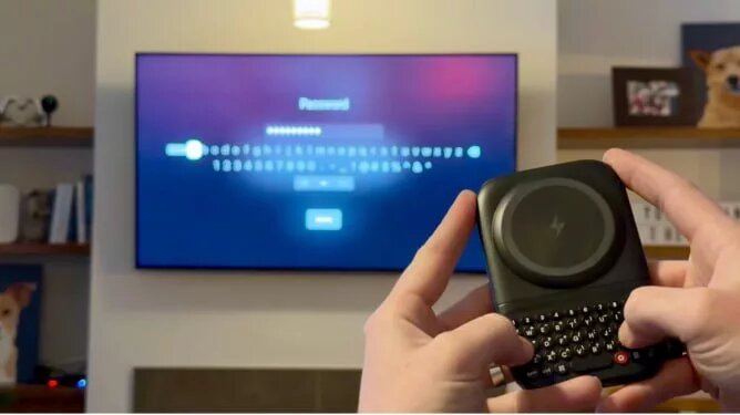 آخرین تلاش‌ها برای احیای بلک‌بری/ Clicks Communicator با کیبورد فیزیکی معرفی شد