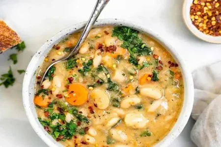طرز تهیه سوپ سبزیجات لوبیاسفید/ پیش‌غذای خوشمزه و سالم برای شب‌های زمستان