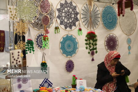 فروش آثار هنرمندان استان سمنان به کمک بازاریابی دیجیتال تسهیل می‌شود