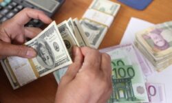 اقتصاد ایران به سمت یکپارچگی / ارز چندنرخی حذف و صادرات تقویت شد