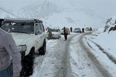 ترافیک نیمه‌سنگین در محورهای ورودی تهران / برخی جاده‌ها به دلیل بارش مسدود شدند