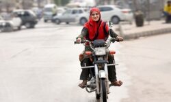 تصاویر هیجان انگیز از آموزش موتورسواری زنان در جنوب تهران+ عکس