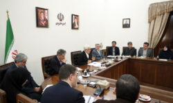 تقدیر عارف از خدمات کادر درمان به مجروحان و حادثه‌دیدگان دیماه