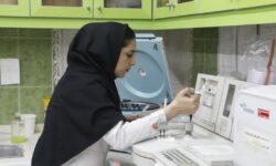 خطر افت کیفیت خدمات آزمایشگاهی در سایه بحران اقتصادی و فرسودگی نیروها