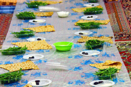 خوردن وعده «سحری» برای روزه‌داران لازم است