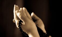 دعای روز چهارم ماه رمضان ۱۴۰۴ + متن عربی، ترجمه و شرح