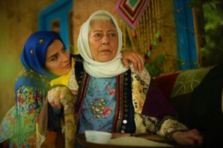 ژست بامزه قربان، طلا، سوسن و زیبا در پشت‌صحنه سریال سوجان+ عکس