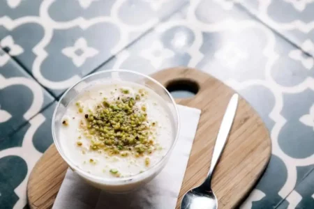 طرز تهیه ۴ مدل فرنی خوشمزه و مقوی برای سفره افطار