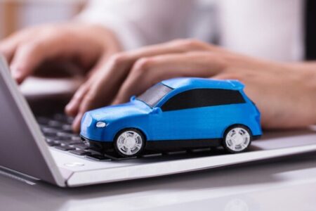 اختلاف فاحش میان قیمت‌های رسمی و آگهی‌های اینترنتی خودرو / مراقب کلاهبردارها باشید