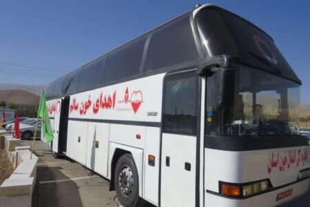 استقرار واحد سیار انتقال خون در میدان آیت الله کاشانی کرمانشاه