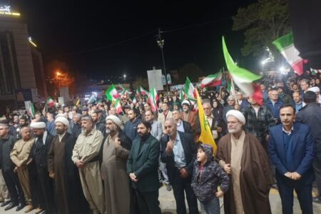 استمرار تجمع شبانه سنندجی‌ها با فریادهای مرگ بر آمریکا در حمایت از وطن
