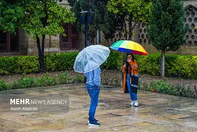 بارش باران بهاری در حافظیه و سعدیه شیراز+ عکس