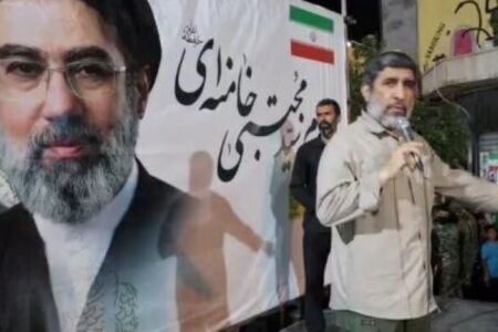 تجمع شبانه مردم خورموج با حضور حاج مهدی سلحشور