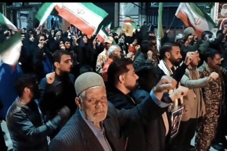 تجمع مردم مارگون در شب پنجاه و هفتم