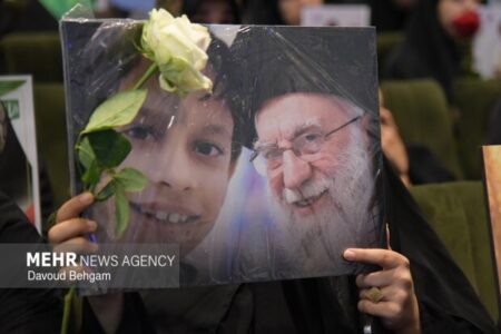 توقف قطار در شاهرود برای یک دیدار آسمانی با مادران شهدای میناب