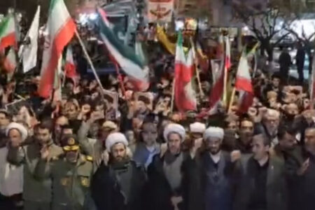 جلوه هایی از حضور باشکوه شبانه مردم خوی در خیابان