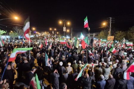 دشمن برای نجات از شکست، در حال دست و پا زدن است