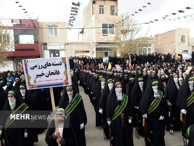 دلبران میزبان حماسه‌ای زنانه؛ رژه شقایق‌های ظهور در قاب ایمان و اقتدار