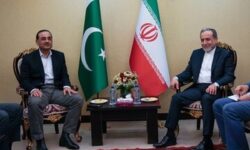 دیدار فرمانده ارتش پاکستان با عراقچی در تهران