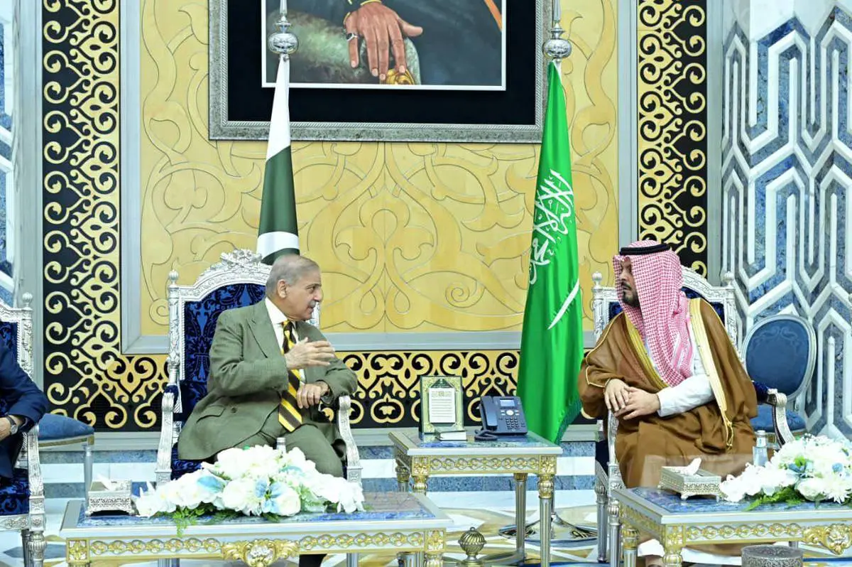 شهباز شریف وارد عربستان شد+ عکس