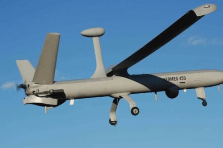 شکار پهپاد انتحاری با تور + عکس