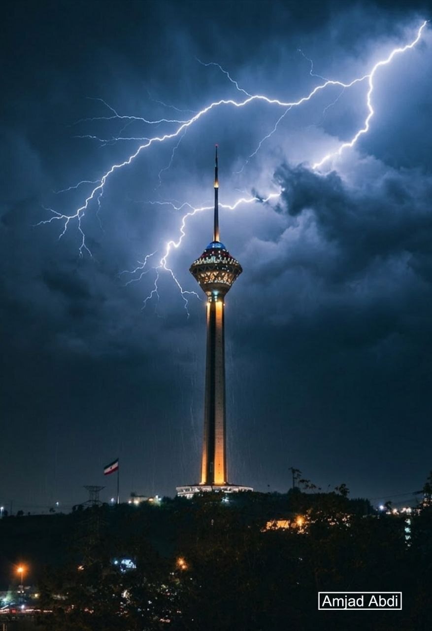 عکس دیدنی از رعد و برق دیشب تهران