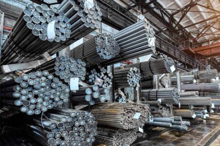 محتکران با اعلام عرضه محصولات فولادی، مجبور به خروج کالاها از انبارها شدند