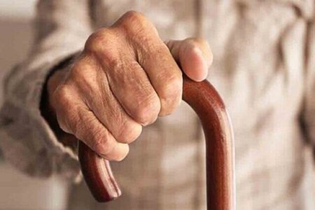 نحوه مراقبت از سالمندان و بیماران در شرایط جنگ