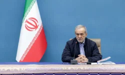 پزشکیان در لباس هلال احمر+ عکس