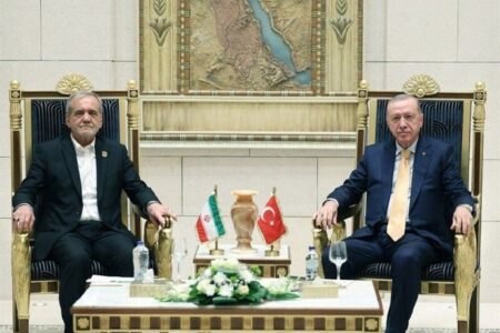 گفتگوی روسای جمهور ایران و ترکیه / اردوغان: به کسانی که قصد تخریب مذاکرات را دارند فرصت ندهید