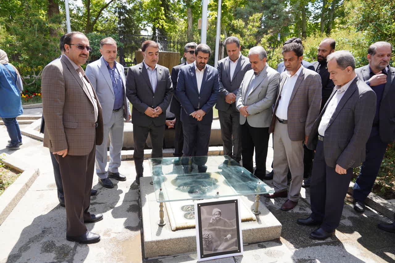 استاندار همدان: کتابخانه بوعلی‌سینا به مرکز علمی و فرهنگی تبدیل شود