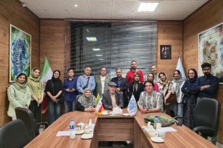 اهدای عکس به آرامگاه حکیم ابوالقاسم فردوسی