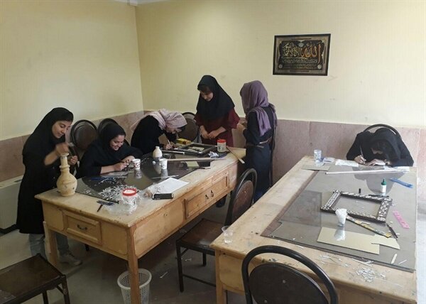 دست‌هایی که تاریخ می‌بافند؛ اینجا هنر نان درمی‌آورد