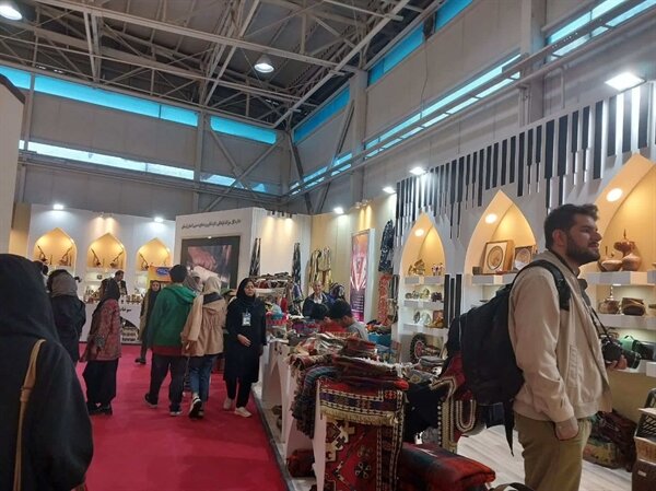 دست‌هایی که تاریخ می‌بافند؛ اینجا هنر نان درمی‌آورد