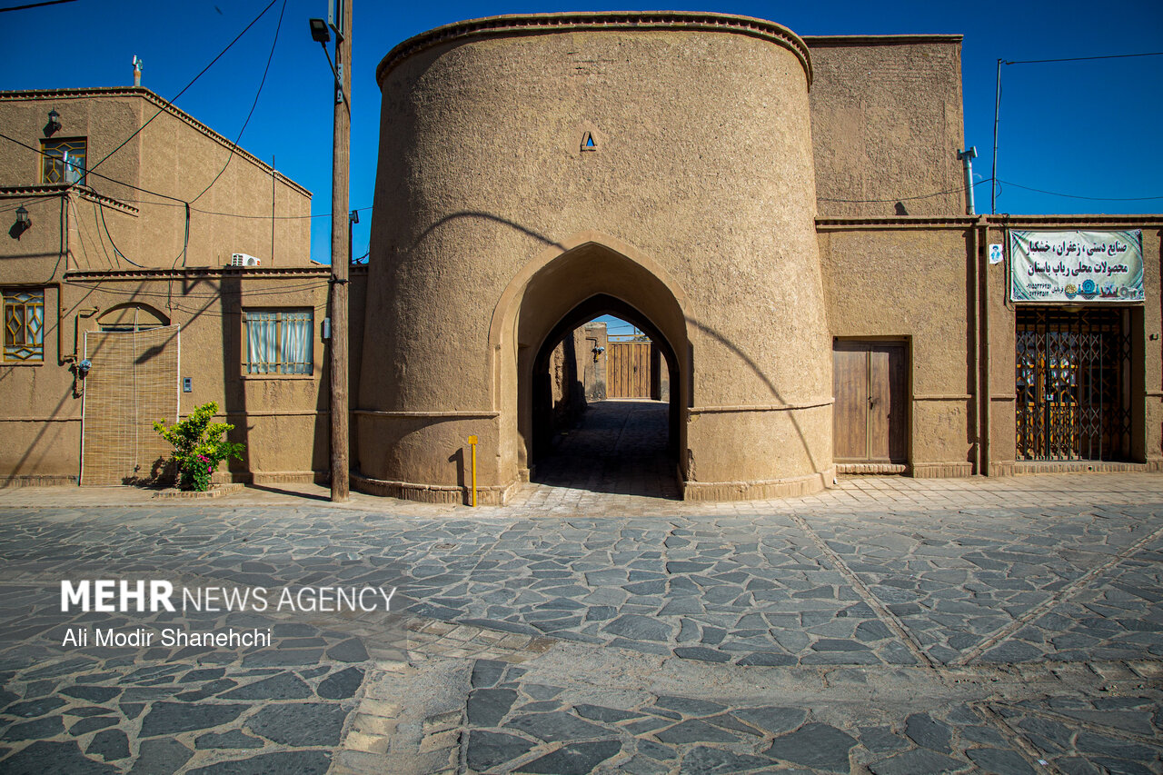 روستای ریاب در آستانه جهانی‌شدن؛ سپرِ حفاظت برای بافت خشتی و قنوات کهن