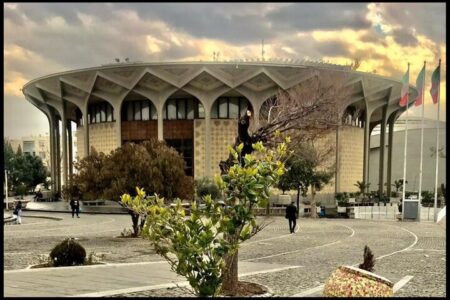 مراسم تکریم و معارفه مدیر کتابخانه تخصصی و اسناد هنرهای نمایشی برگزار شد/ اینجا نسخه‌های حیرت‌انگیزی نگهداری می‌شود