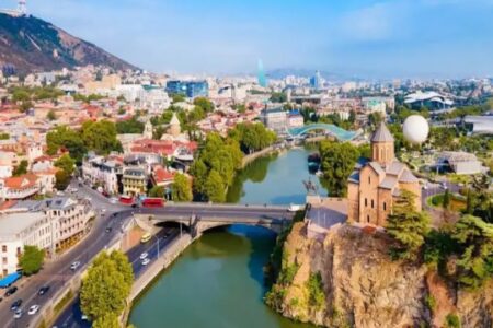 پرواز مستقیم یا غیرمستقیم به گرجستان؛ کدام انتخاب بهتری است؟
