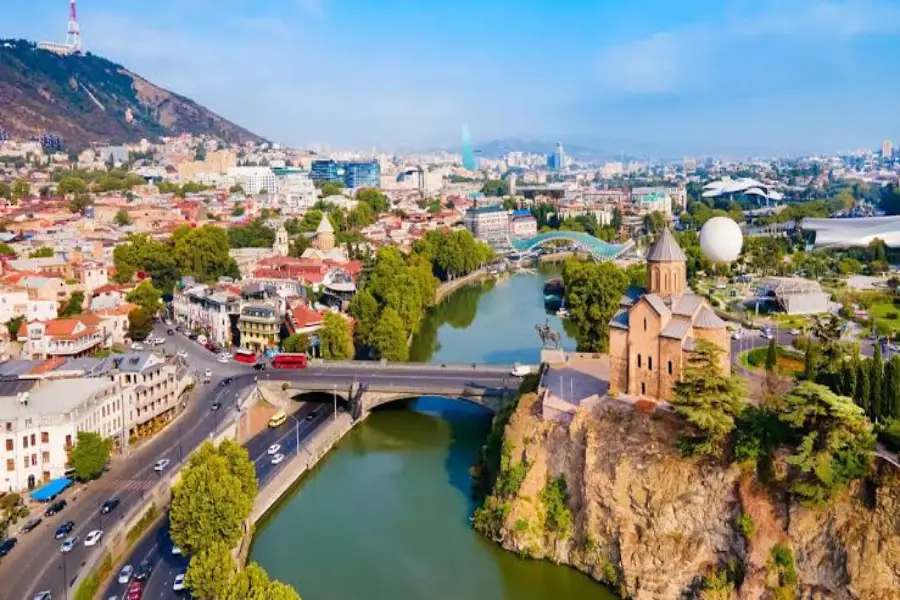مزایا و معایب پروازهای مستقیم به گرجستان