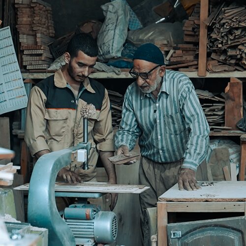 نجوای چوب در اصفهان؛ وقتی هنردست بر «منبر» می‌نشیند