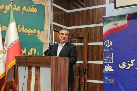 زندیه وکیلی: صنایع‌دستی مرکزی نیازمند بازار فروش مستمر است