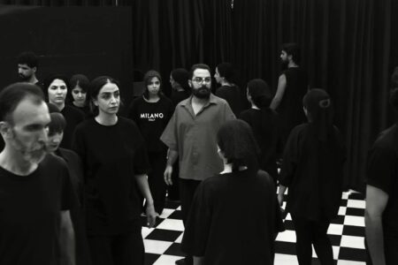 سوران احمدی با نمایش «بی/نا بینا» در عمارت هما روی صحنه می‌رود